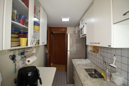 Cozinha de apartamento à venda com 2 quartos, 58m² em Jardim Carvalho, Porto Alegre