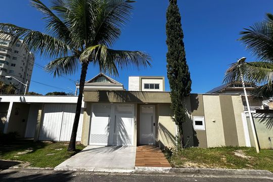 Fachada de casa de condomínio à venda com 4 quartos, 273m² em Recreio dos Bandeirantes, Rio de Janeiro