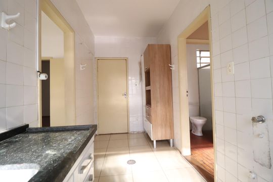 Cozinha de apartamento para alugar com 3 quartos, 45m² em Santa Maria, Uberlândia
