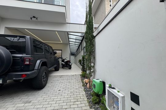 Garagem de casa à venda com 3 quartos, 140m² em Bela Vista, Osasco