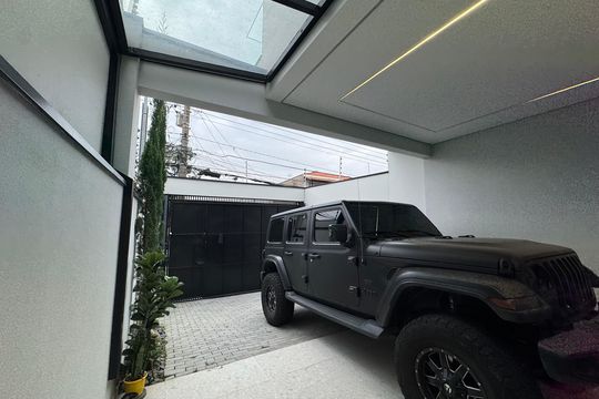 Garagem de casa à venda com 3 quartos, 140m² em Bela Vista, Osasco