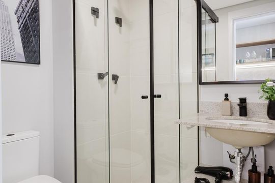 Banheiro de kitnet/studio para alugar com 1 quarto, 28m² em Planalto Paulista, São Paulo
