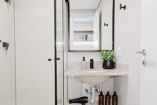 Banheiro de kitnet/studio para alugar com 1 quarto, 28m² em Planalto Paulista, São Paulo
