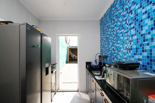 Cozinha de casa de condomínio para alugar com 2 quartos, 160m² em Chácara Ondas Verdes, Cotia