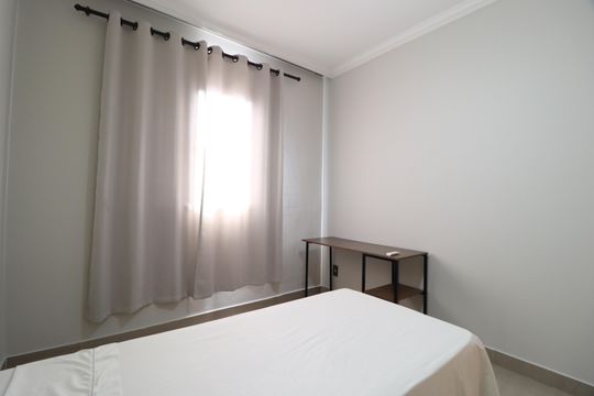 Quarto 2 de apartamento para alugar com 2 quartos, 65m² em Santa Mônica, Uberlândia