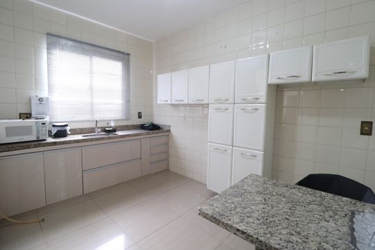 Cozinha de apartamento para alugar com 2 quartos, 65m² em Santa Mônica, Uberlândia