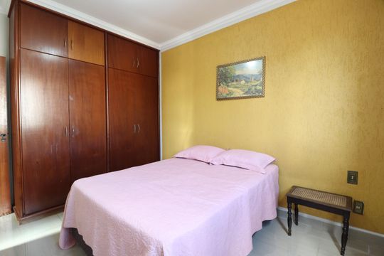 Quarto 1 de apartamento para alugar com 2 quartos, 65m² em Santa Mônica, Uberlândia