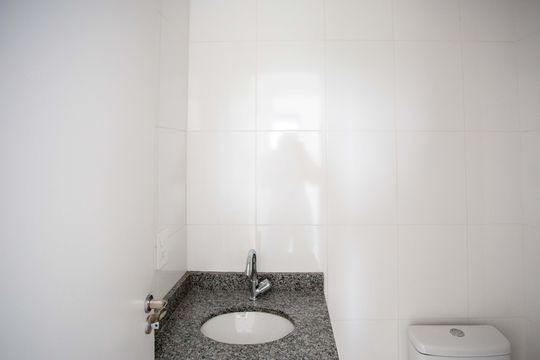 Banheiro de apartamento à venda com 2 quartos, 47m² em Vila do Encontro, São Paulo