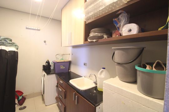Lavanderia de casa à venda com 3 quartos, 287m² em Socorro, São Paulo
