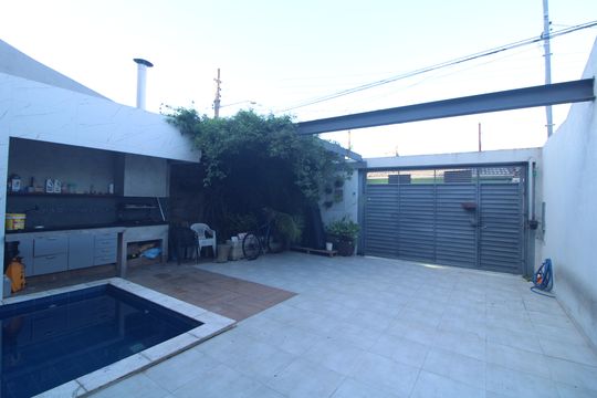 Frente da casa / piscina de casa à venda com 3 quartos, 287m² em Socorro, São Paulo