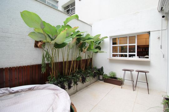 Quintal de apartamento à venda com 3 quartos, 102m² em Itaim Bibi, São Paulo
