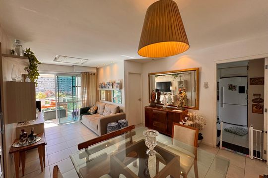 Sala de apartamento à venda com 4 quartos, 107m² em Barra da Tijuca, Rio de Janeiro