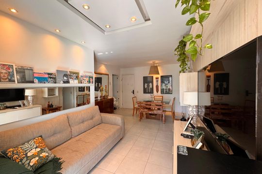 Sala de apartamento à venda com 4 quartos, 107m² em Barra da Tijuca, Rio de Janeiro