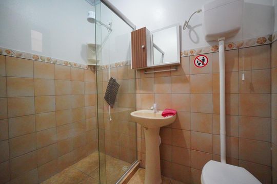 Banheiro da Suíte de kitnet/studio para alugar com 1 quarto, 36m² em Cachoeira do Bom Jesus, Florianópolis