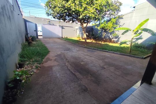 Área externa de casa para alugar com 2 quartos, 200m² em Jardim Patricia, Uberlândia