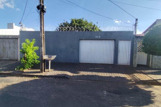 Fachada de casa para alugar com 2 quartos, 200m² em Jardim Patricia, Uberlândia