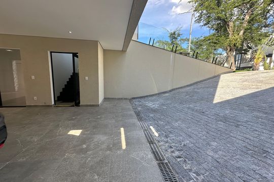 Garagem de casa de condomínio à venda com 4 quartos, 304m² em Santana de Parnaíba, Barueri