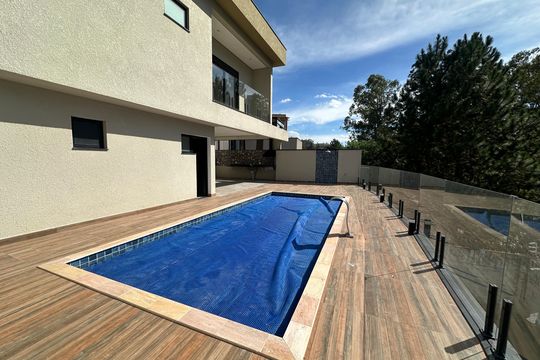 Piscina de casa de condomínio à venda com 4 quartos, 304m² em Santana de Parnaíba, Barueri