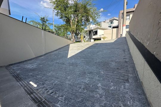 Garagem de casa de condomínio à venda com 4 quartos, 304m² em Santana de Parnaíba, Barueri