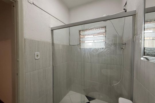Banheiro social de kitnet/studio à venda com 1 quarto, 50m² em Santa Cecilia, São Paulo