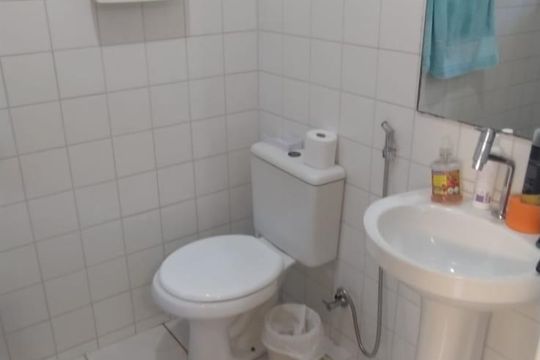 Banheiro de casa de condomínio para alugar com 1 quarto, 55m² em Pituaçu, Salvador