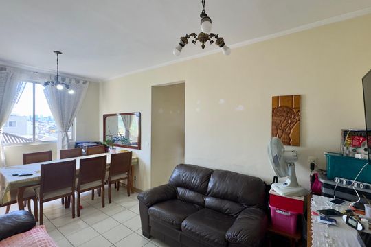 Sala de apartamento para alugar com 3 quartos, 70m² em Jardim Santa Edwirges, Guarulhos