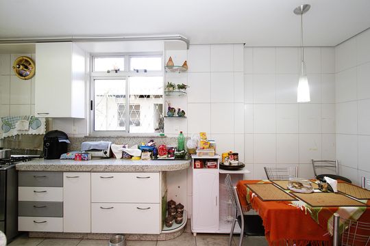 Casa à venda com 4 quartos, 300m² em Carlos Prates, Belo Horizonte
