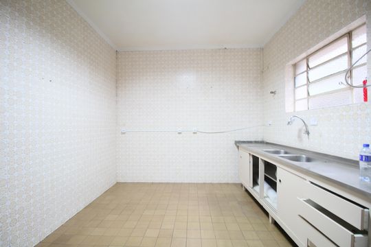 Cozinha de casa à venda com 2 quartos, 123m² em Jardim Bom Tempo, Taboão da Serra