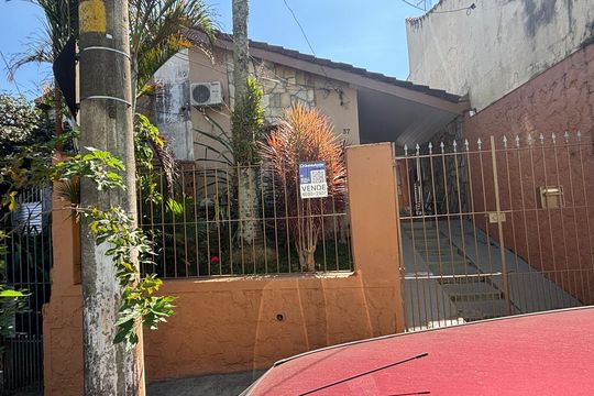 Fachada  de casa à venda com 3 quartos, 162m² em Conjunto Planalto, São Bernardo do Campo