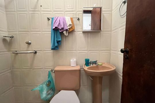 Banheiro de serviço de casa de condomínio para alugar com 4 quartos, 150m² em Jardim Botânico, Rio de Janeiro