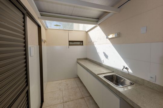 Área de Serviço de apartamento à venda com 3 quartos, 217m² em Vale dos Cristais, Nova Lima