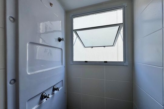 Banheiro Social de apartamento à venda com 2 quartos, 44m² em Vargem Grande, Rio de Janeiro
