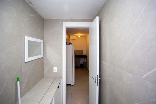 Banheiro de apartamento à venda com 2 quartos, 34m² em Jardim Miriam, São Paulo