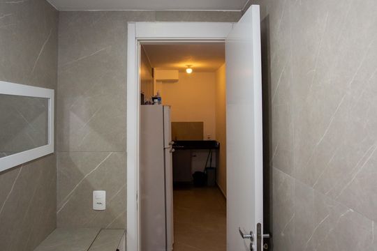 Banheiro de apartamento à venda com 2 quartos, 34m² em Jardim Miriam, São Paulo
