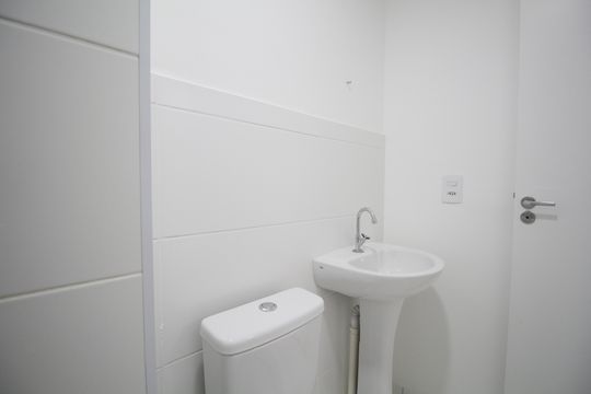 Banheiro de apartamento para alugar com 2 quartos, 38m² em Jardim Piracuama, São Paulo