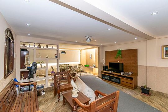 Casa à venda com 4 quartos, 250m² em Olaria, Rio de Janeiro