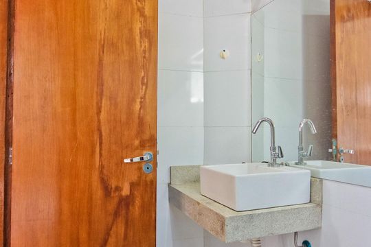 Área externa de casa à venda com 3 quartos, 140m² em Vila Zat, São Paulo