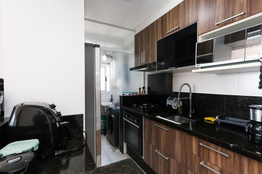 Cozinha de apartamento à venda com 2 quartos, 70m² em Jardim Henriqueta, Taboão da Serra