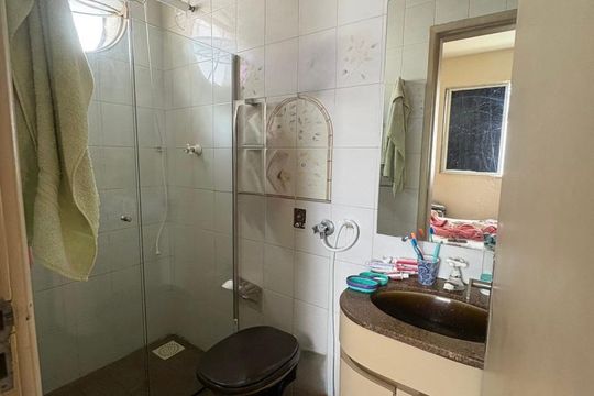 Banheiro de apartamento à venda com 3 quartos, 108m² em Cruzeiro, Belo Horizonte