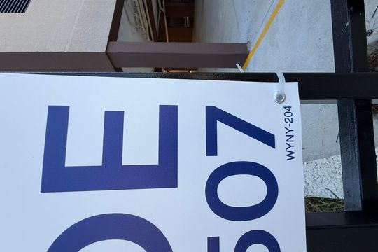 Placa  de apartamento para alugar com 2 quartos, 57m² em Jardim Vila Galvao, Guarulhos