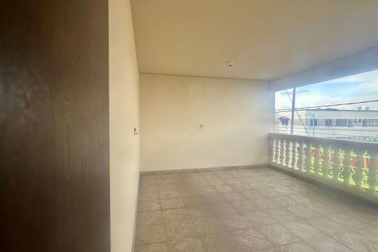 Casa à venda com 5 quartos, 300m² em Heliópolis, Belo Horizonte