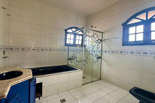 Casa à venda com 5 quartos, 300m² em Heliópolis, Belo Horizonte