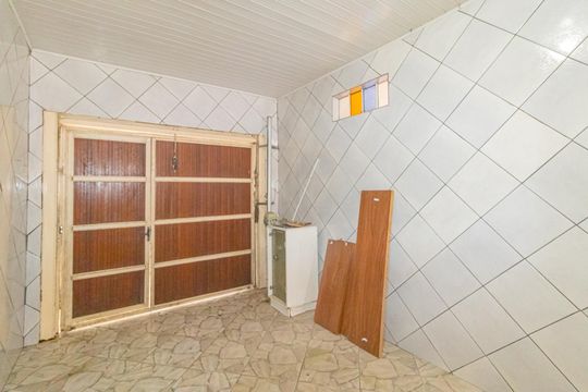 Garagem de casa à venda com 2 quartos, 144m² em Olaria, Canoas