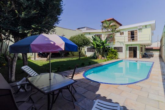 Piscina de casa para alugar com 6 quartos, 697m² em Chácara Mafalda, São Paulo