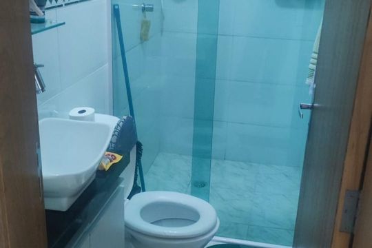 Banheiro de apartamento à venda com 2 quartos, 121m² em Vila Linda, Santo André