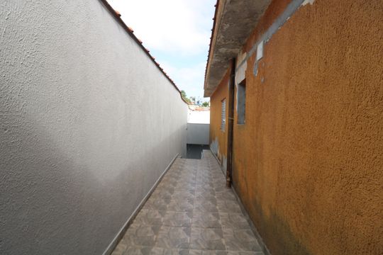 Corredor de casa para alugar com 1 quarto, 45m² em Vila Ester, São Paulo