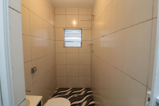 Banheiro de casa para alugar com 1 quarto, 45m² em Vila Ester, São Paulo