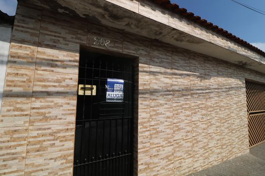 Fachada de casa para alugar com 1 quarto, 45m² em Vila Ester, São Paulo