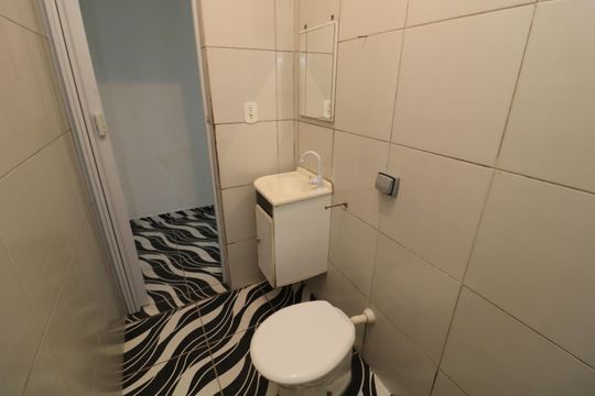 Banheiro de casa para alugar com 1 quarto, 45m² em Vila Ester, São Paulo