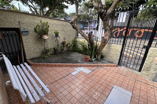 Casa à venda com 2 quartos, 200m² em Vila Cordeiro, São Paulo